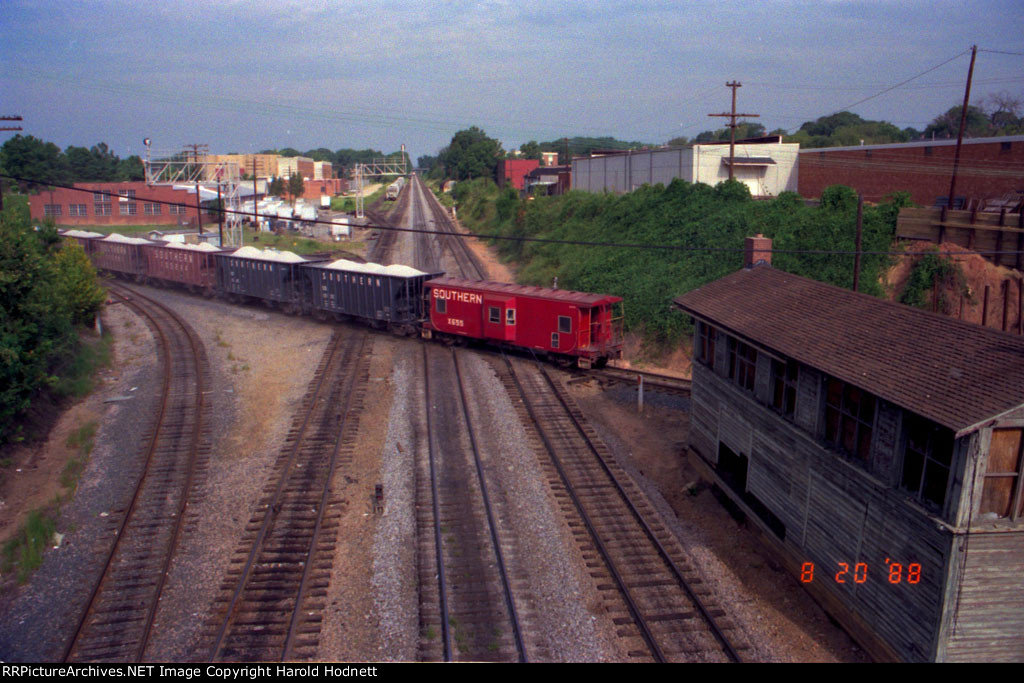 Southern X655 crosses Boylan Junction 